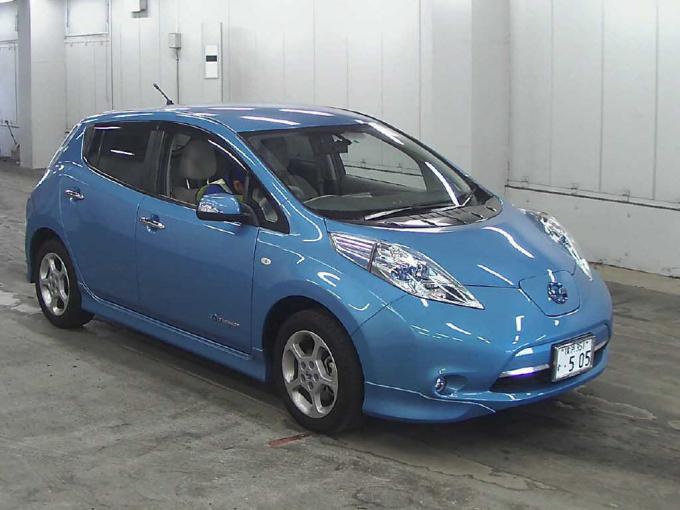 NISSAN LEAF 2011 года